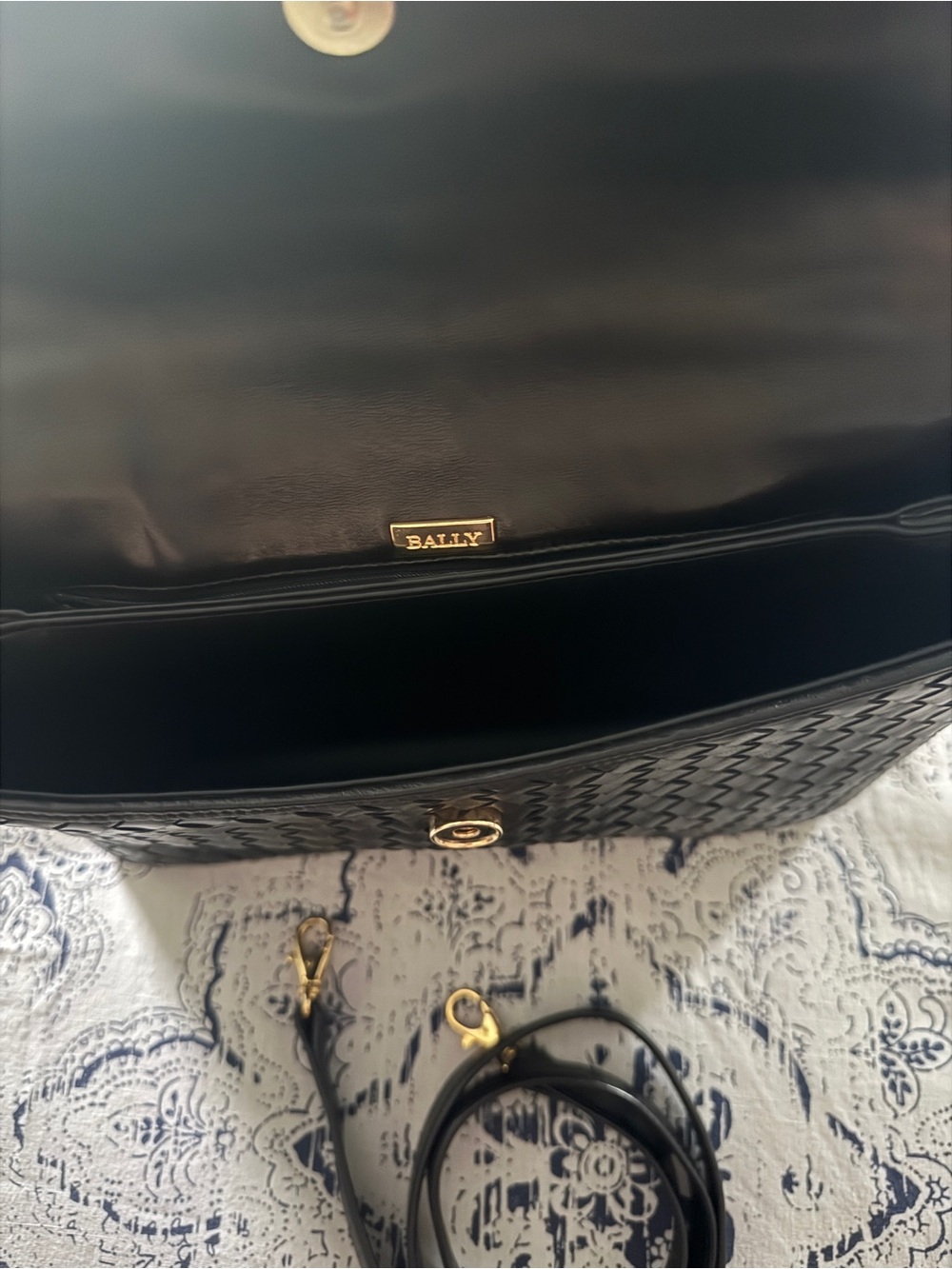 Bally Trimmed Woven Leather Top-Handle black bag. - Picture 6 of 10